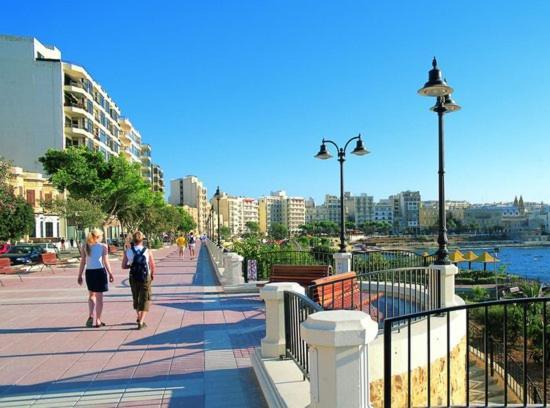 Modern 1Br Apartment, Central Location Слима Экстерьер фото
